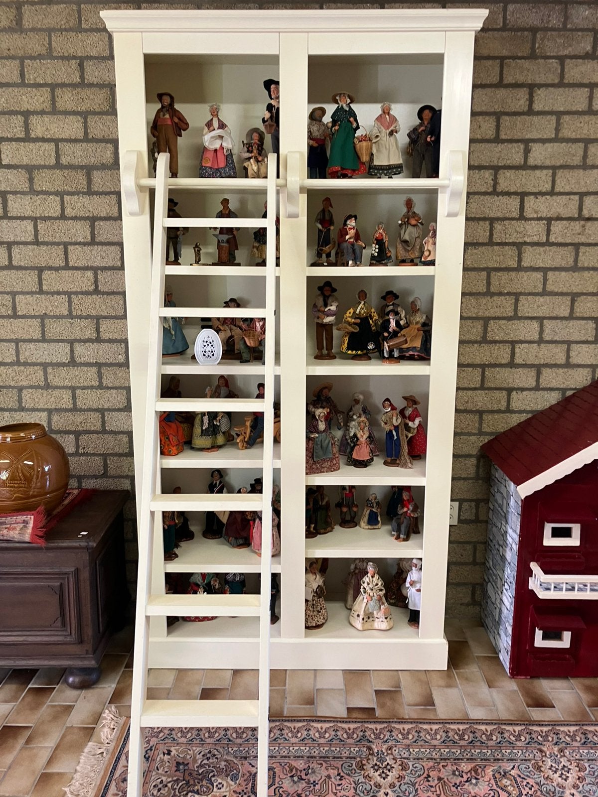 Mooie witte boekenkast, Ophalen, Zo goed als nieuw, 25 tot 50 cm