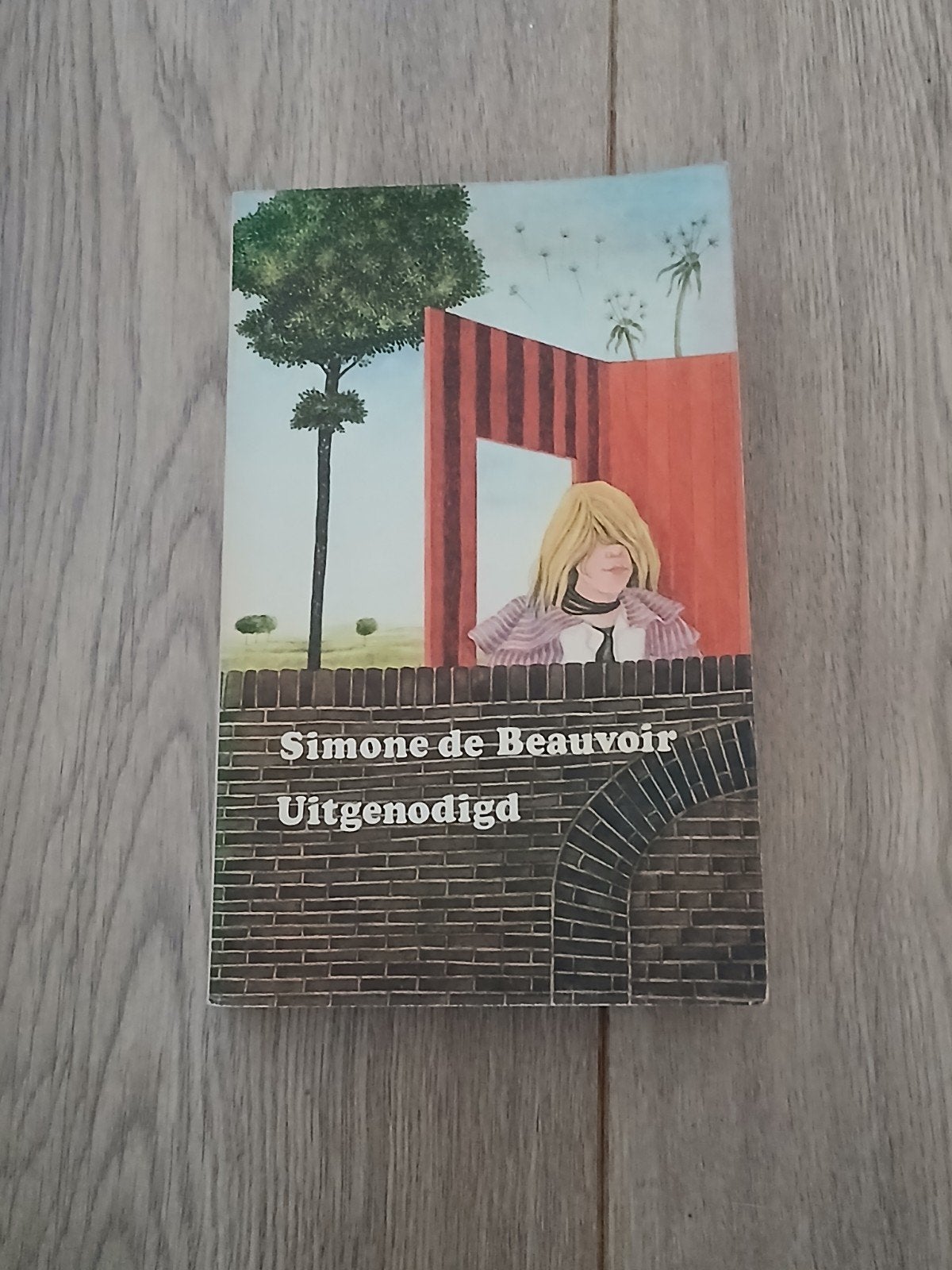 Simone de Beauvoir - Uitgenodigd (Paperback), Boeken, Romans, Gelezen, Ophalen of Verzenden