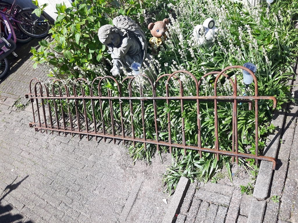 Twee Siertuinhekjes 210x50., Tuin en Terras, Tuinhekken en Hekwerk, Ophalen, Gebruikt, IJzer, Tuinhek