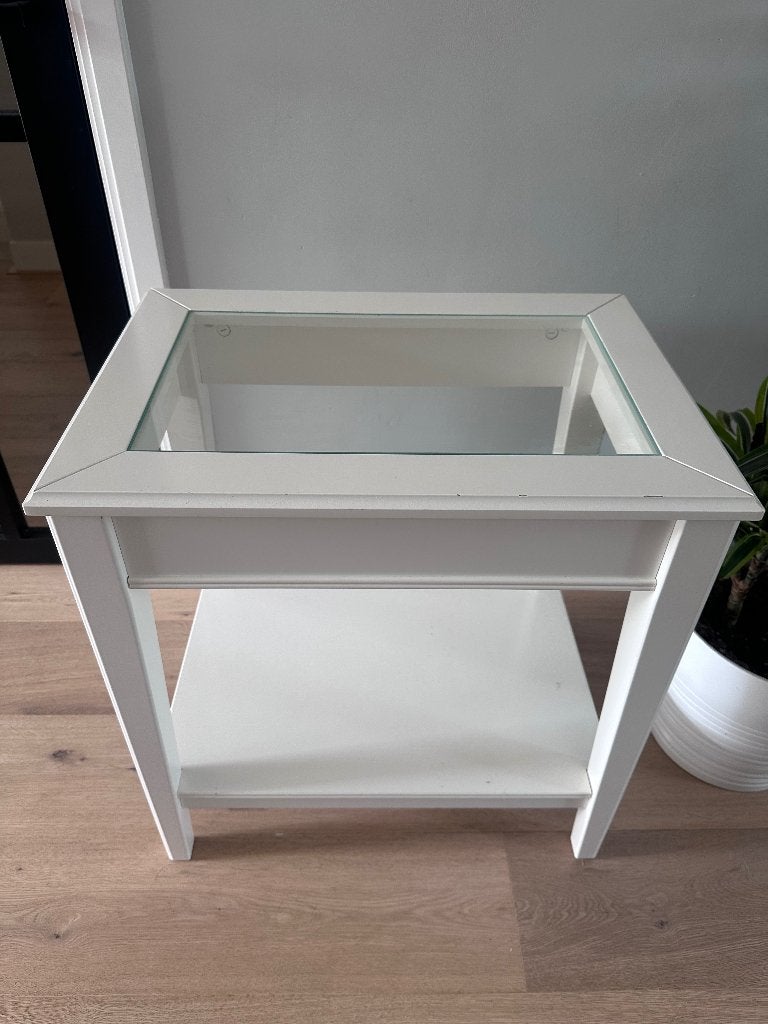 IKEA LIATORP bijzettafel wit met glazen blad, Ophalen, Gebruikt, 55 tot 75 cm, Landelijk