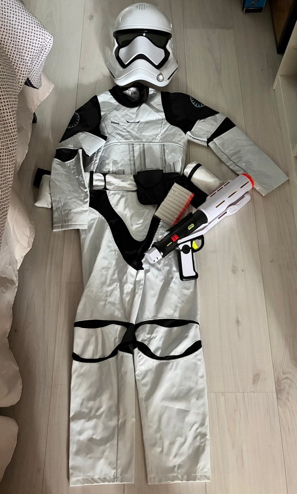 Star Wars kostuumset Stormtrooper + originele Nerf blaster ., Ophalen of Verzenden, Nieuw, 134 t/m 140, Jongen of Meisje