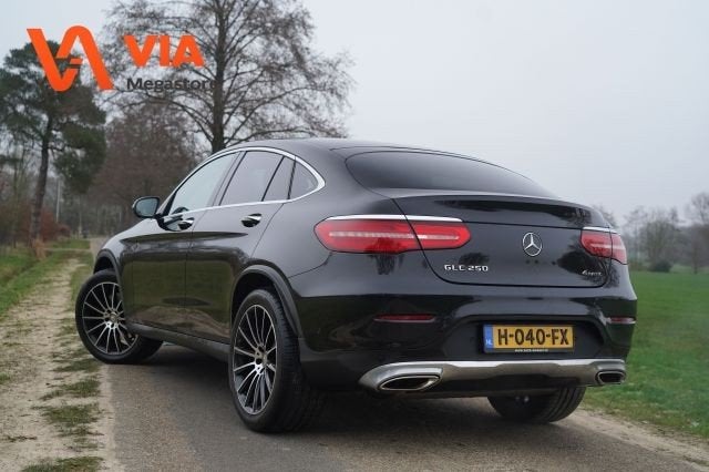 Mercedes-Benz GLC Coupé 250 4M | AMG | d.bruin Leer | 360º, Auto's, Mercedes-Benz, Gebruikt, 4 cilinders, Leder, Vierwielaandrijving