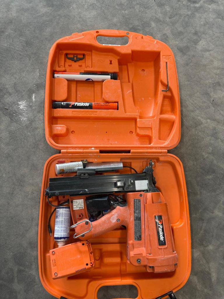 Paslode IM350+ Gas Tackernailer in Koffer, Doe-het-zelf en Verbouw, Gereedschap | Handgereedschap, Ophalen of Verzenden, Gebruikt
