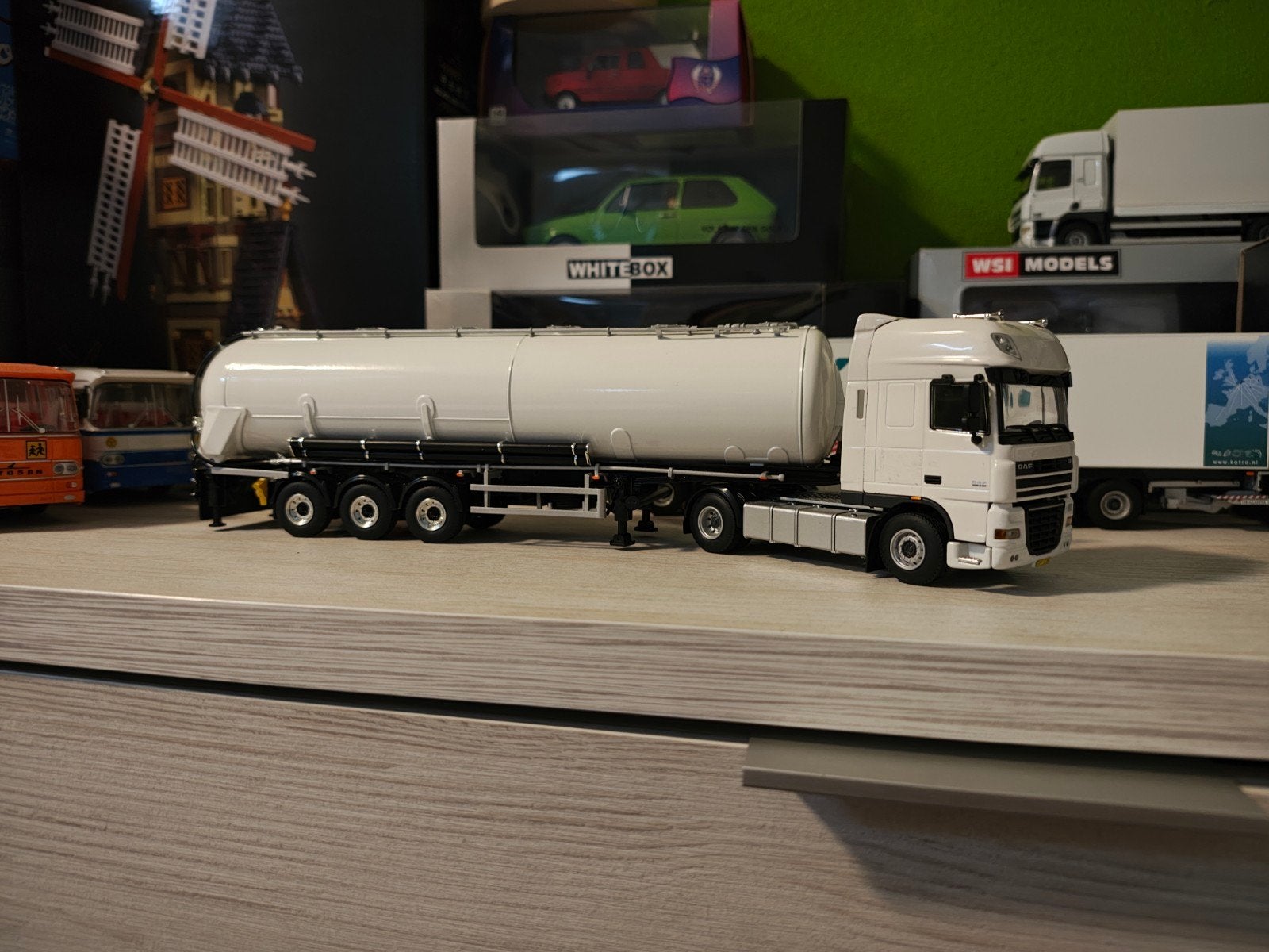 WSI Daf XF105 met silo, Hobby en Vrije tijd, Modelauto's | 1:50, Ophalen of Verzenden, Zo goed als nieuw, Bus of Vrachtwagen, Wsi