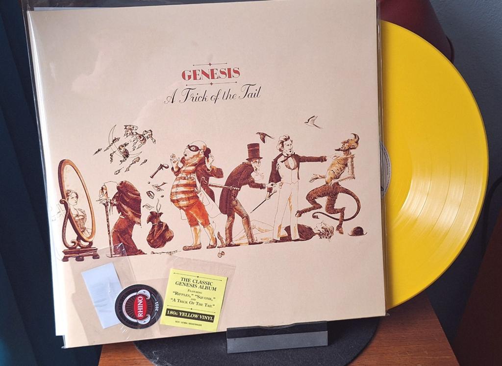 GENESIS A TRICK OF THE TAIL YELLOW VINYL RARE, Cd's en Dvd's, Vinyl | Rock, Ophalen of Verzenden, Zo goed als nieuw, 12 inch, Progressive