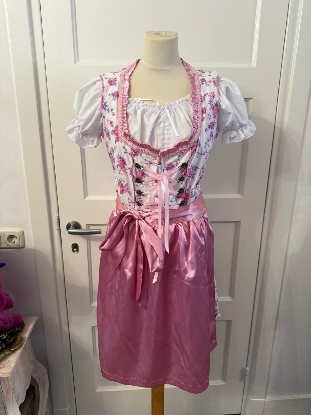 Tiroler Dirndl maat 50 met short en blouse van Lifos, Ophalen of Verzenden, Zo goed als nieuw, Maat 46/48 (XL) of groter, Carnaval