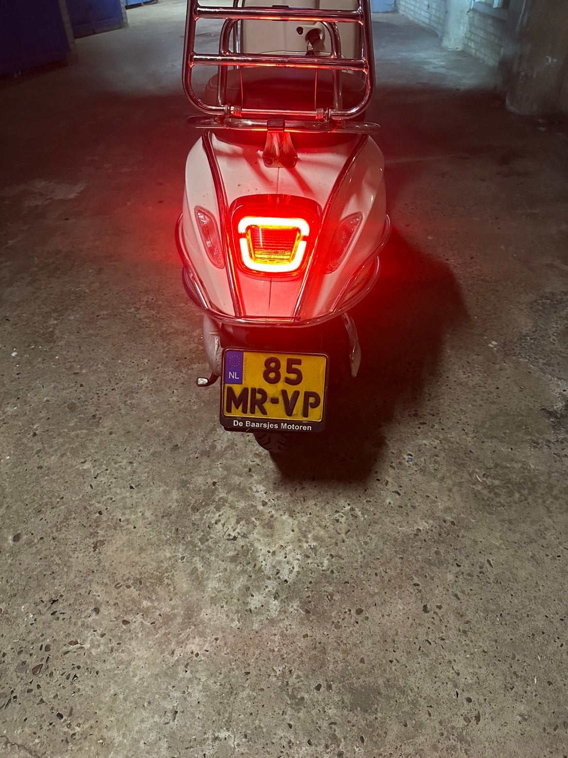 Vespa primavera 125, Fietsen en Brommers, Scooters | Vespa, Maximaal 45 km/u, Vespa S, Ophalen of Verzenden, Zo goed als nieuw