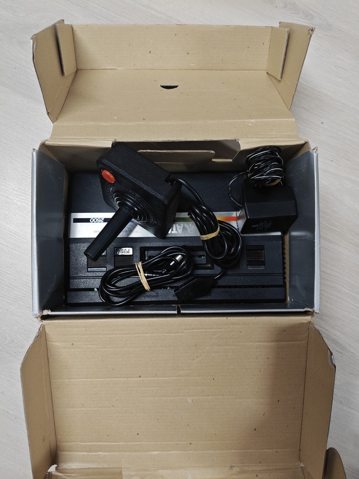 Atari 2600 Video Computer System met 1 controller CIB, Spelcomputers en Games, Spelcomputers | Atari, Gebruikt, Atari, Onbekend