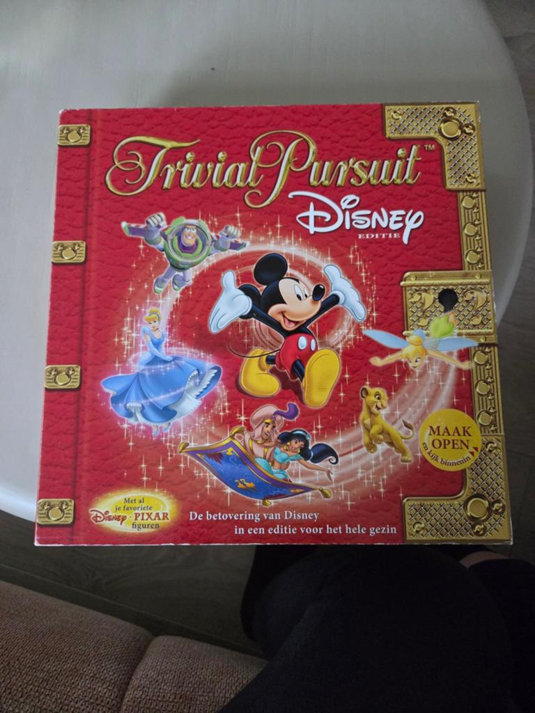 Trivial Pursuit Disney Editie bordspel, Drie of vier spelers, Ophalen of Verzenden, Zo goed als nieuw, Disney