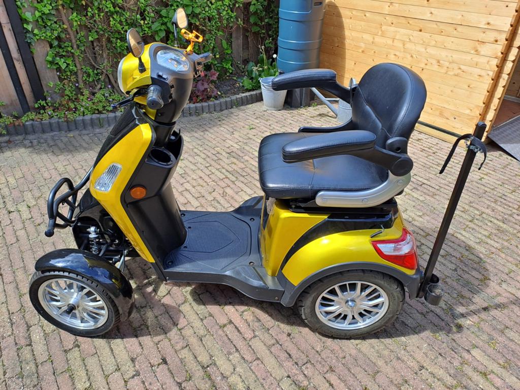 Scootmobiel, Ophalen, 16 km/u of meer