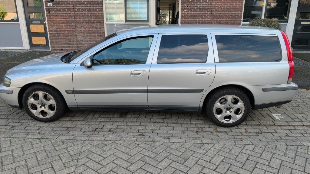 Volvo V70 2003 Grijs, Auto's, 1800 kg, Zwart, Leder en Stof, 10 km/l
