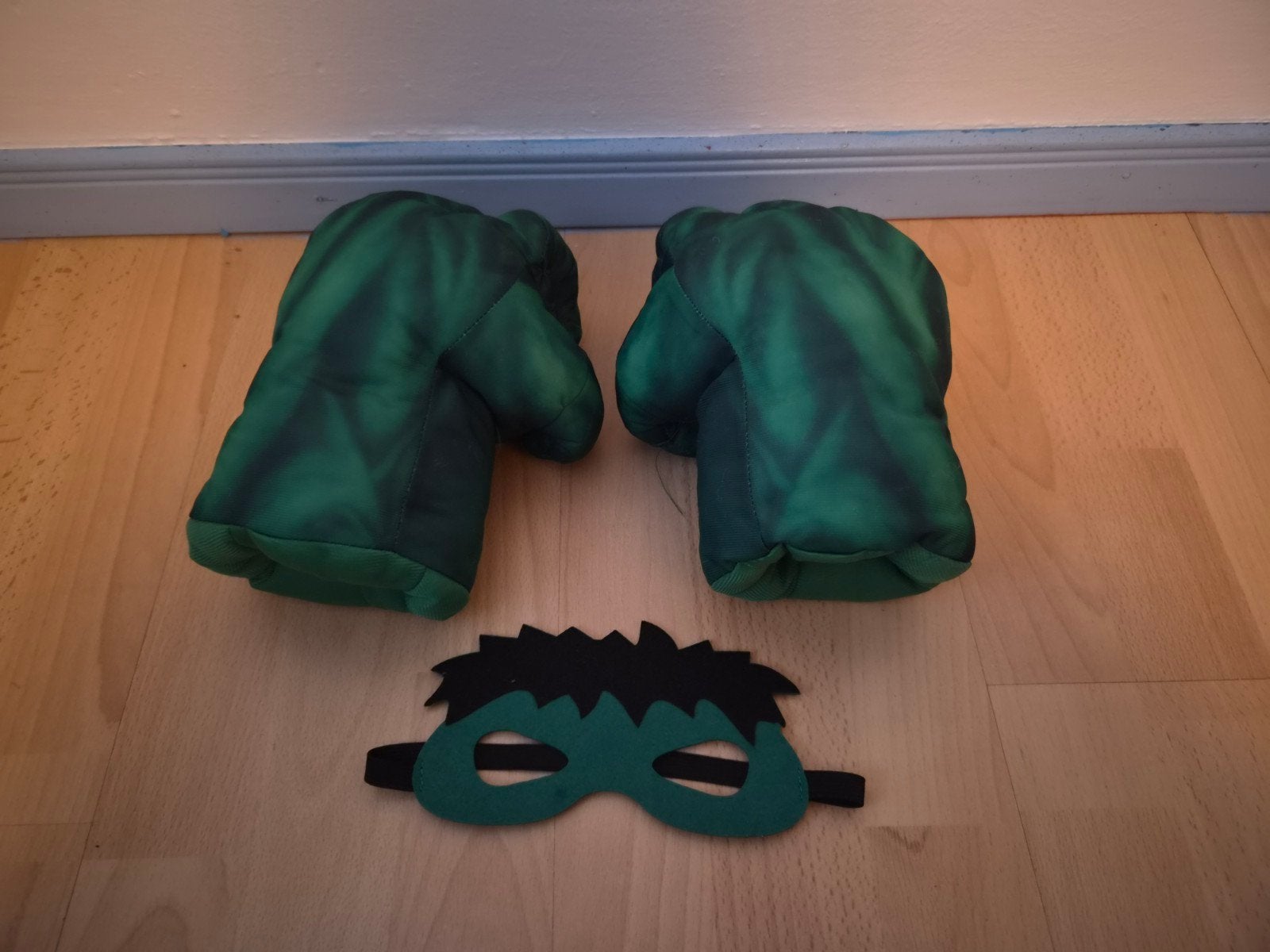 Hulk kostuum set: vuisten en masker, Ophalen of Verzenden, Gebruikt, Jongen