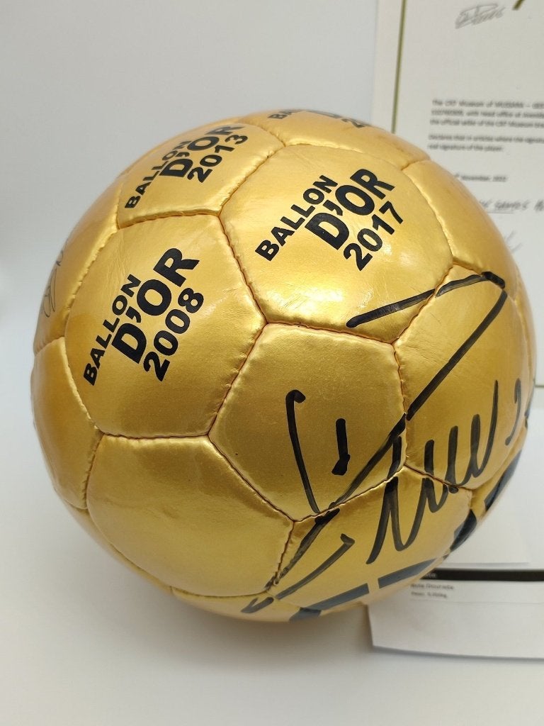 Gesigneerde gouden voetbal Cristiano Ronaldo (CR7), Maat L, Ophalen of Verzenden, Nieuw, Bal