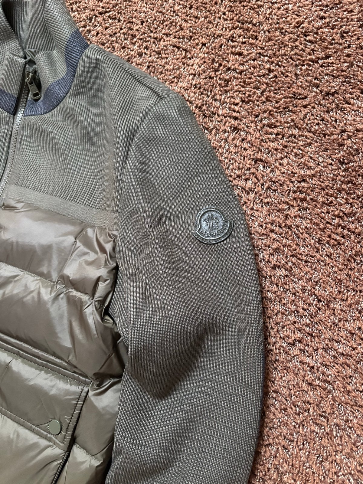 Moncler jas met donsvulling en gebreide mouwen, Ophalen of Verzenden, Nieuw, Maat 38/40 (M), Groen