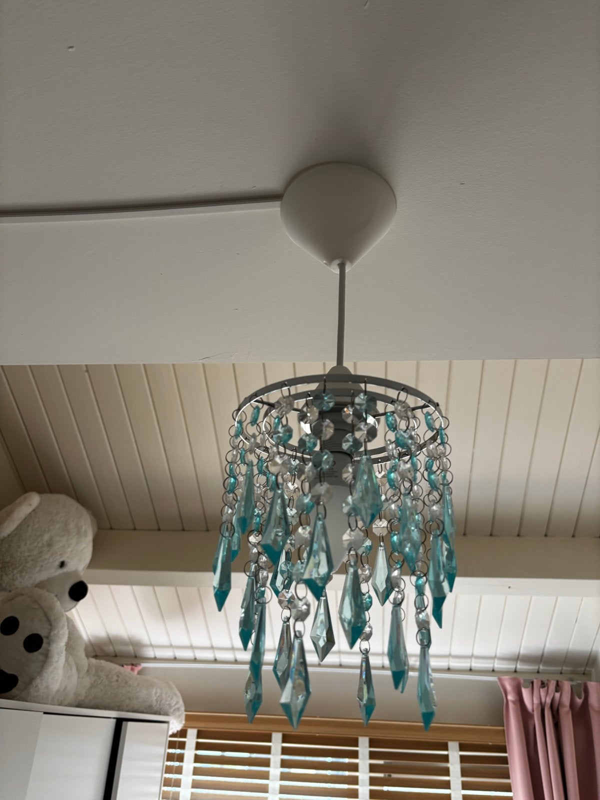 Charmante hanglamp met blauwe en transparante kralen, Ophalen of Verzenden, Gebruikt, Kunststof, E27 (groot)