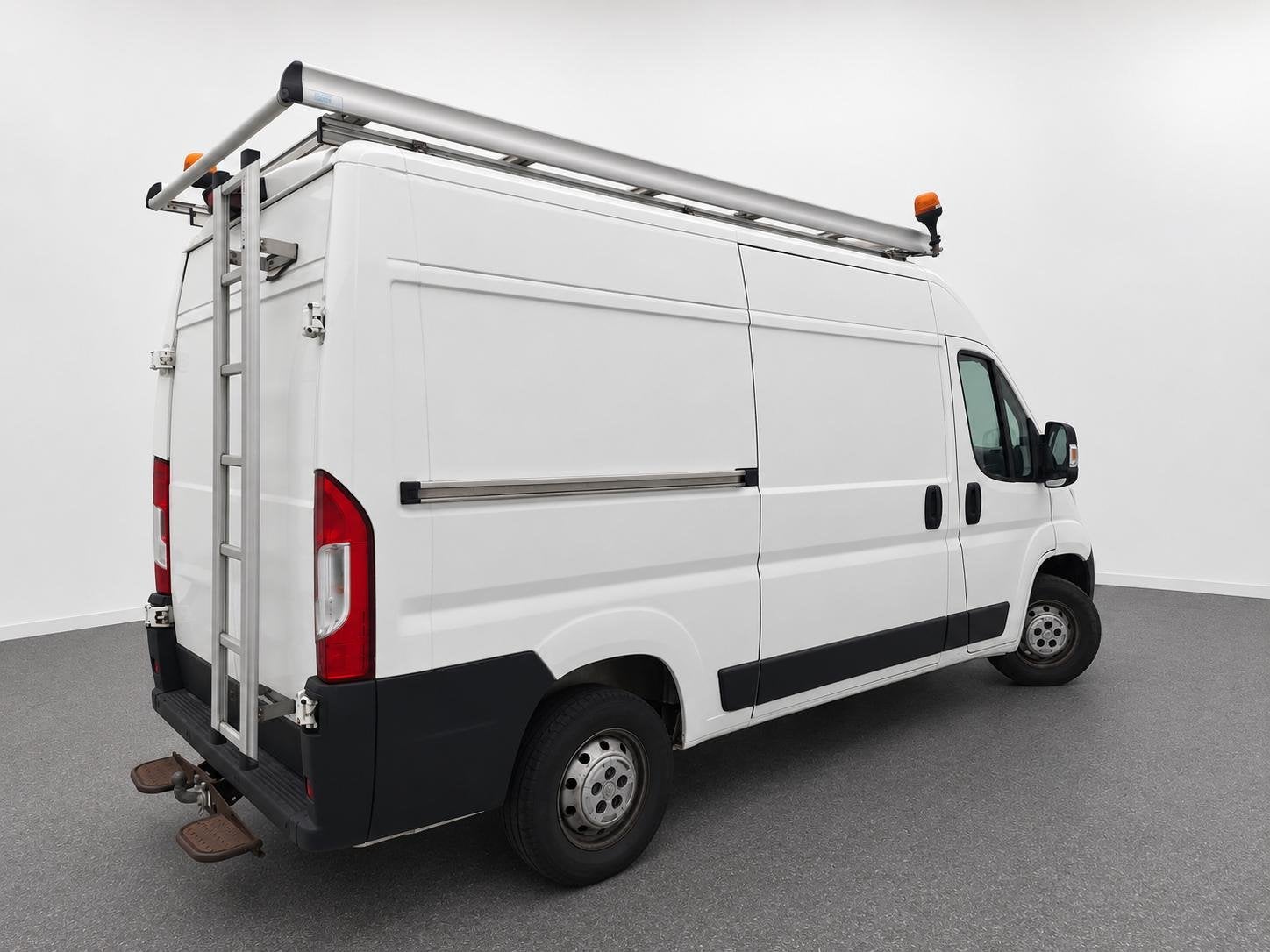 Peugeot Boxer 2.2 BlueHDi 165PK Premium L2H2 Trekhaak Naviga, Auto's, Voorwielaandrijving, Stof, Gebruikt, Euro 6