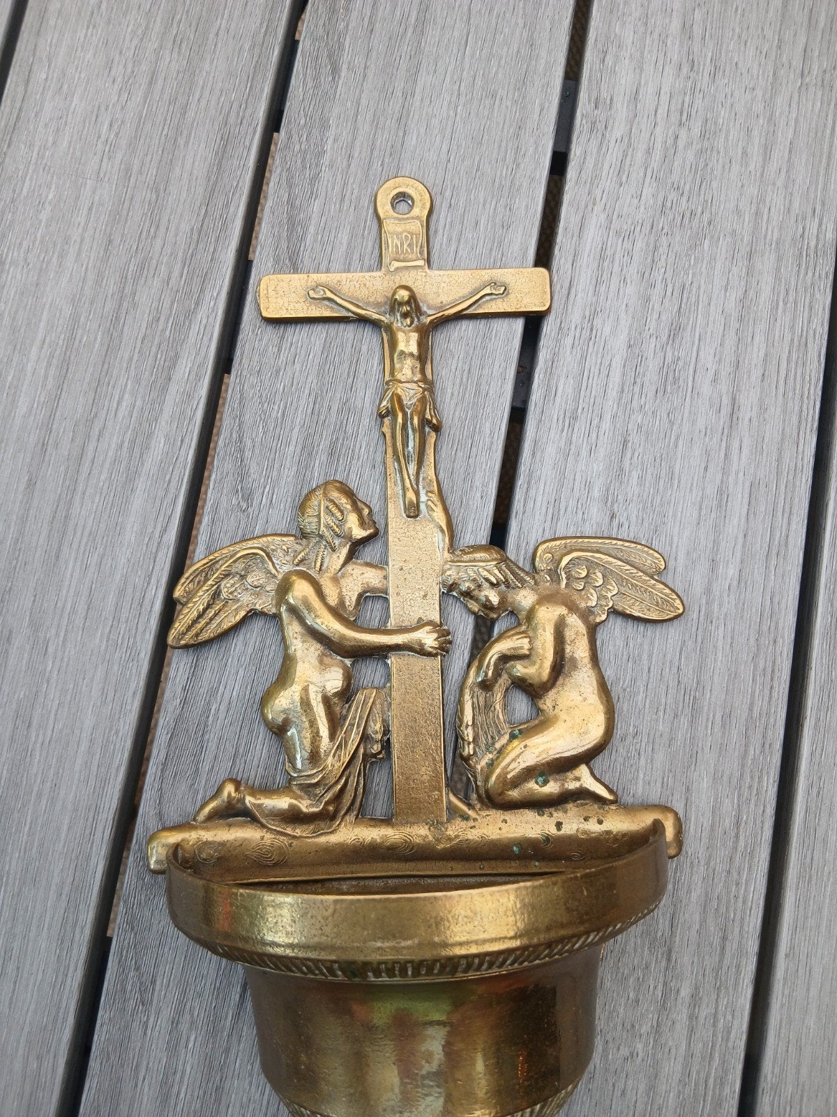 Antiek bronzen wijwaterbakje met Christus en engelen, Ophalen of Verzenden