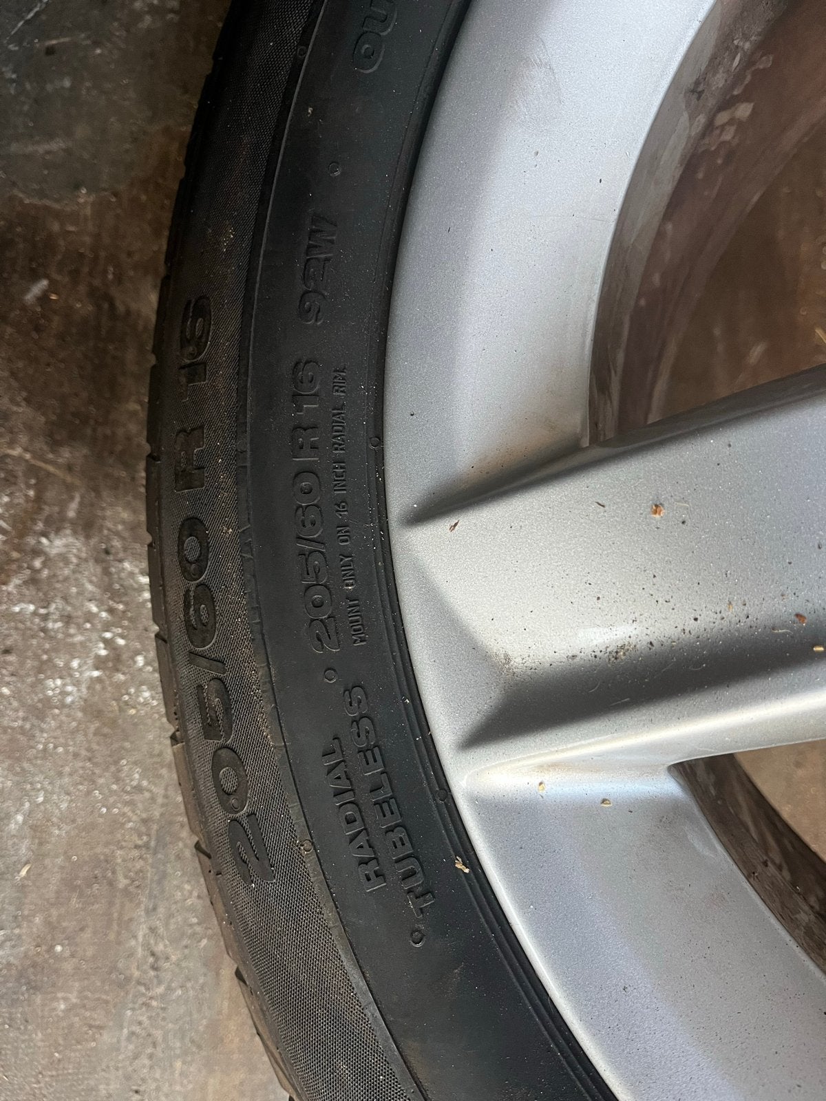 Foto 2 van 16 inch Audi velgen met Continental banden