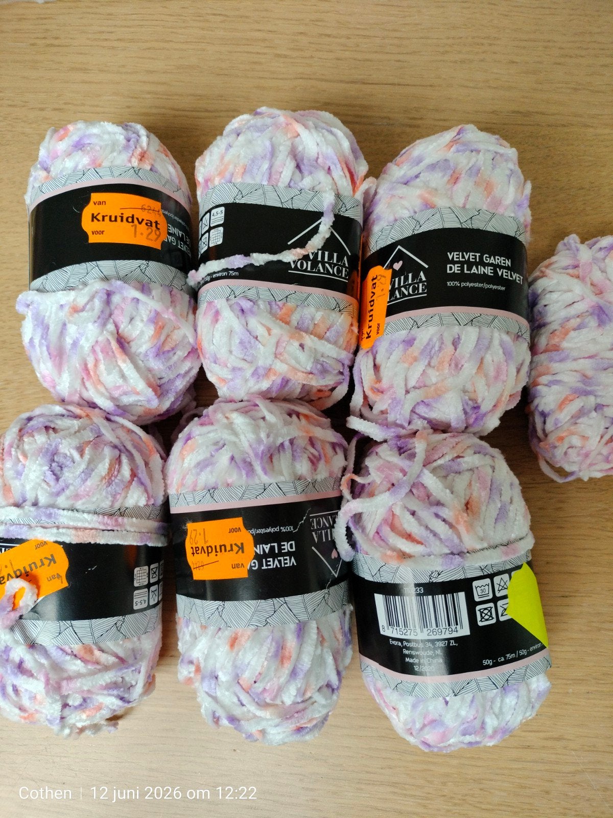 6 Nieuwe bollen + rest Velvet Garen van Villa Volance, oorsp, Ophalen of Verzenden