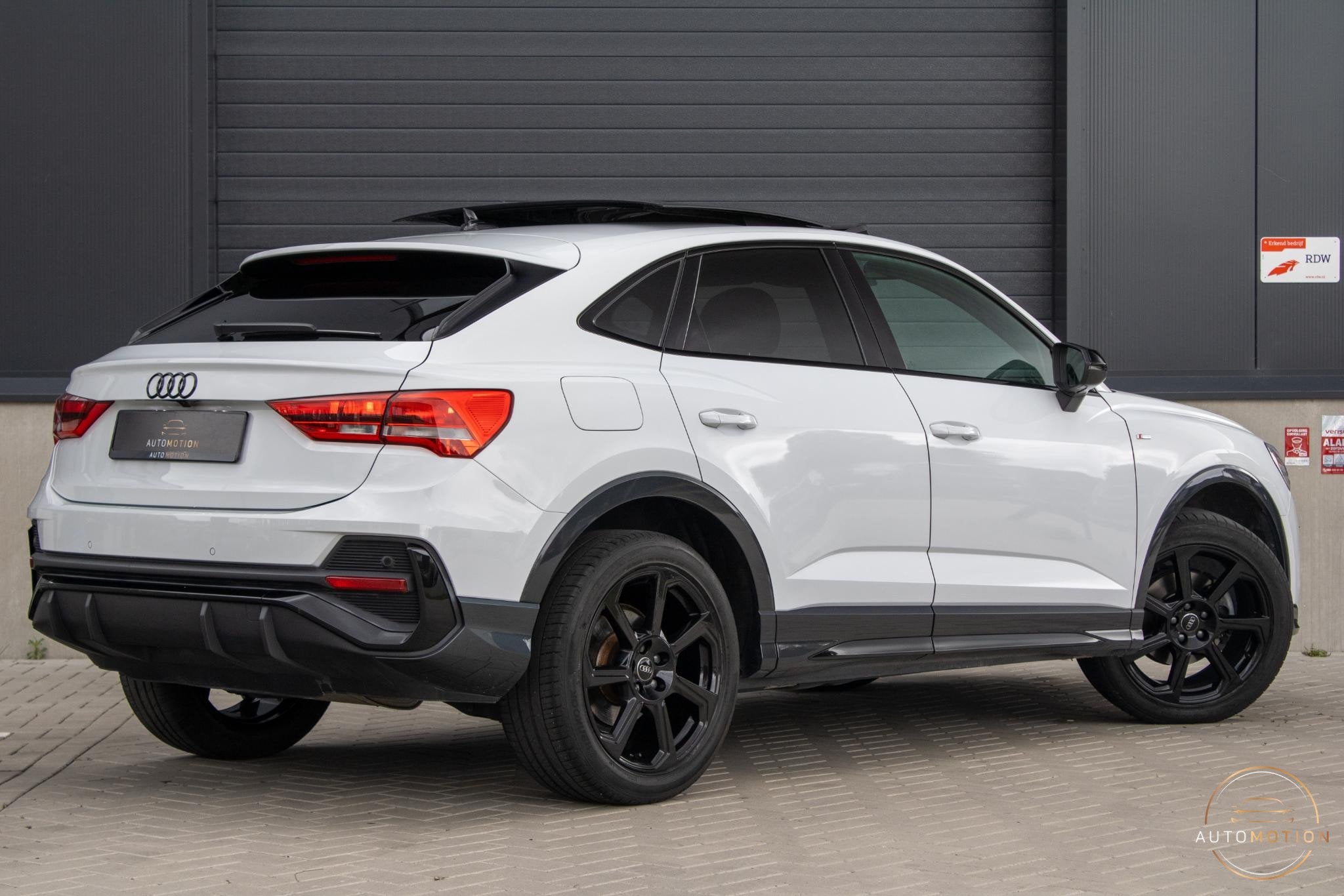 Audi Q3 Sportback 35 TFSI S line PANO CAMERA DODEHOEK CARPLA, 4 cilinders, 1505 kg, Leder en Stof, Wit