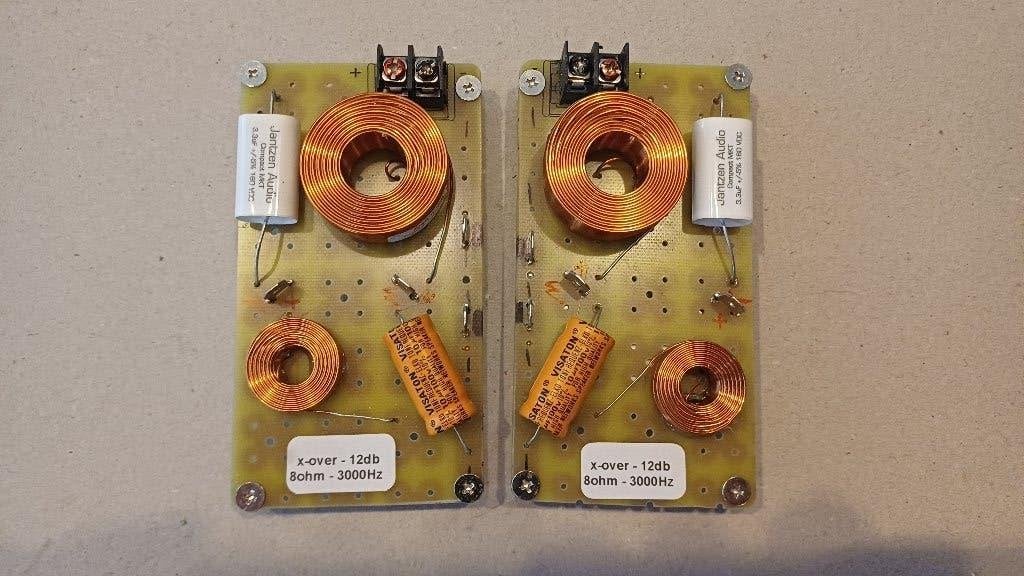 2weg cross-over 3000hz - 8 ohm - 12db/oct - 70/120watt, Ophalen of Verzenden, Zo goed als nieuw, Overige merken