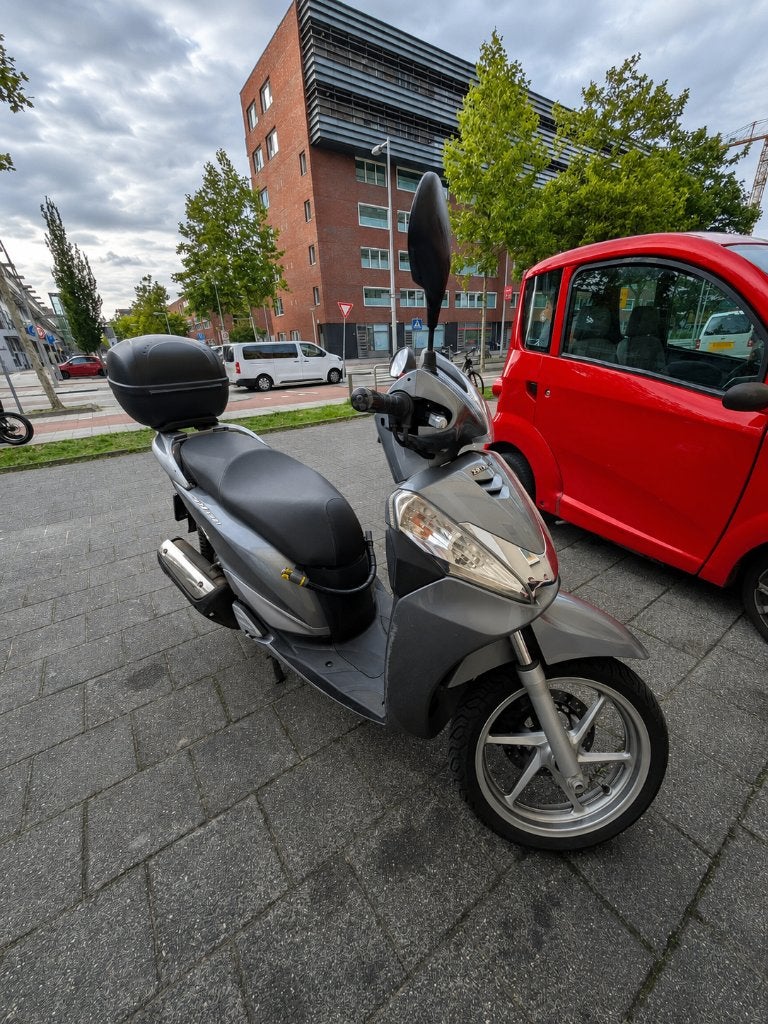Honda SH300i | 19.800 km | Malossi | Topkoffer | 2 sleutels, Motoren, Scooter, 300 cc, Particulier, Automaat