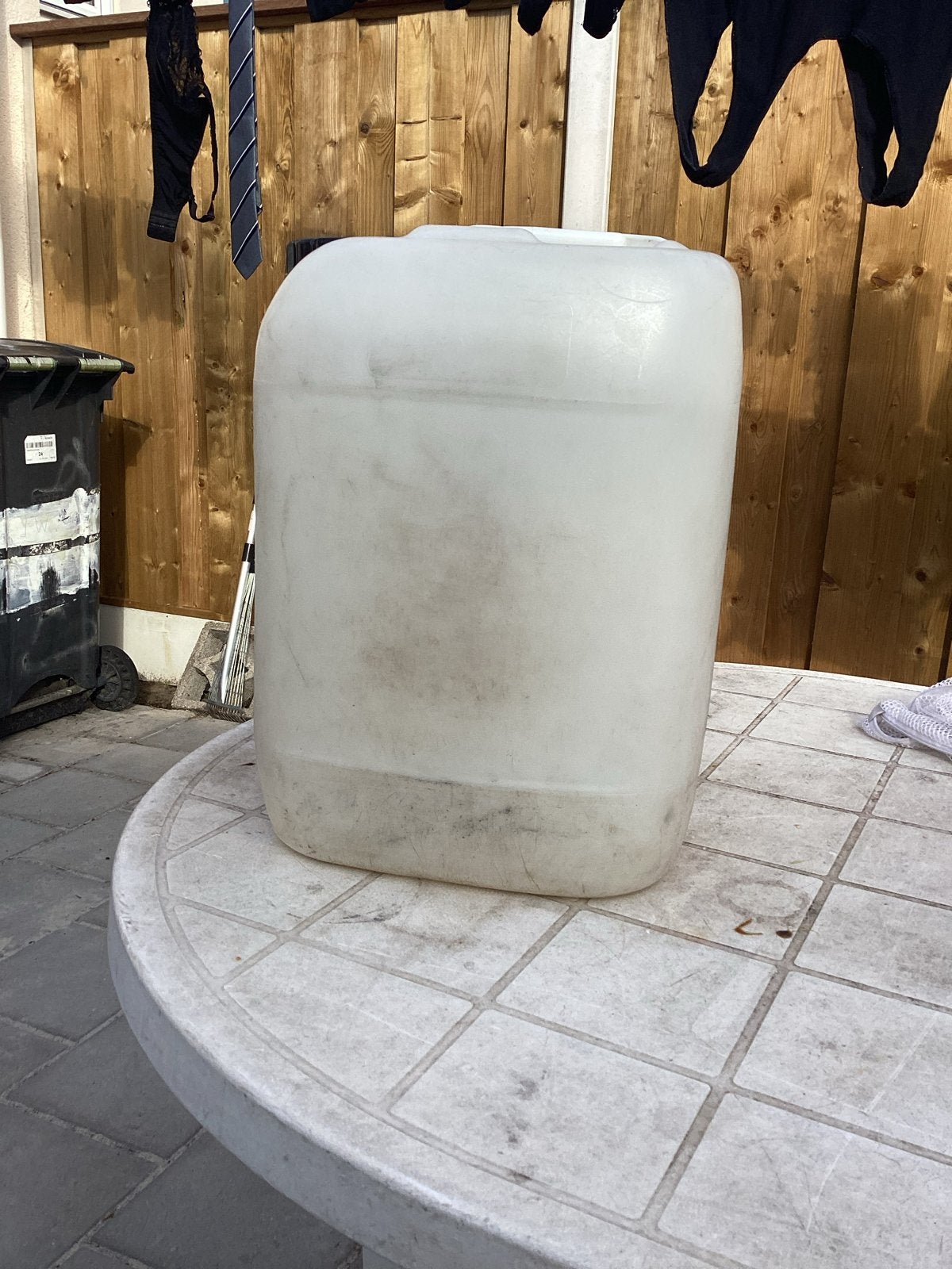 Grote witte jerrycan met schroefdop, Ophalen of Verzenden, Gebruikt