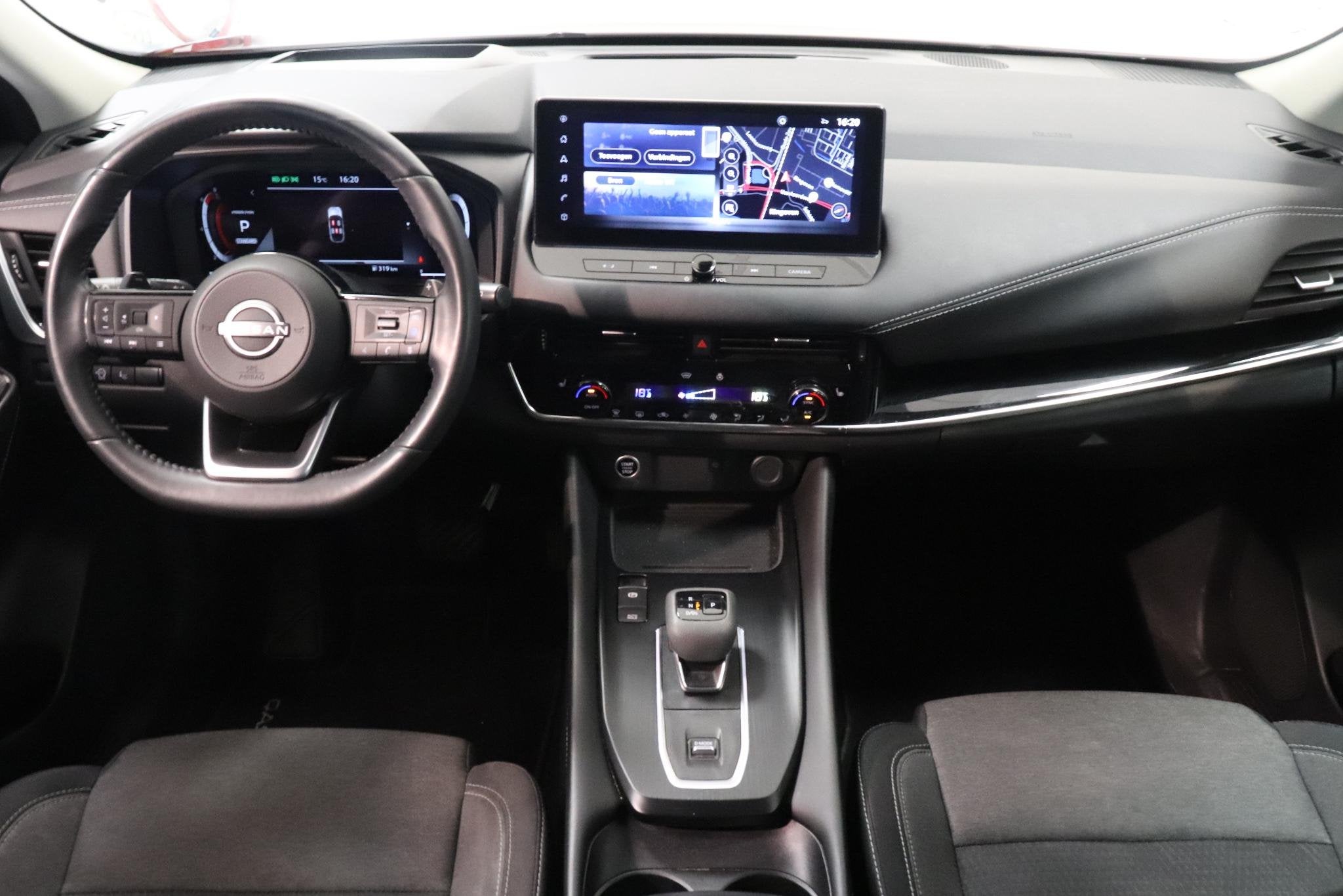 Nissan Qashqai 1.3 MHEV Xtronic N-Connecta | Cold Pack | 360, Auto's, Stof, Met garantie (alle), Zwart, Bedrijf