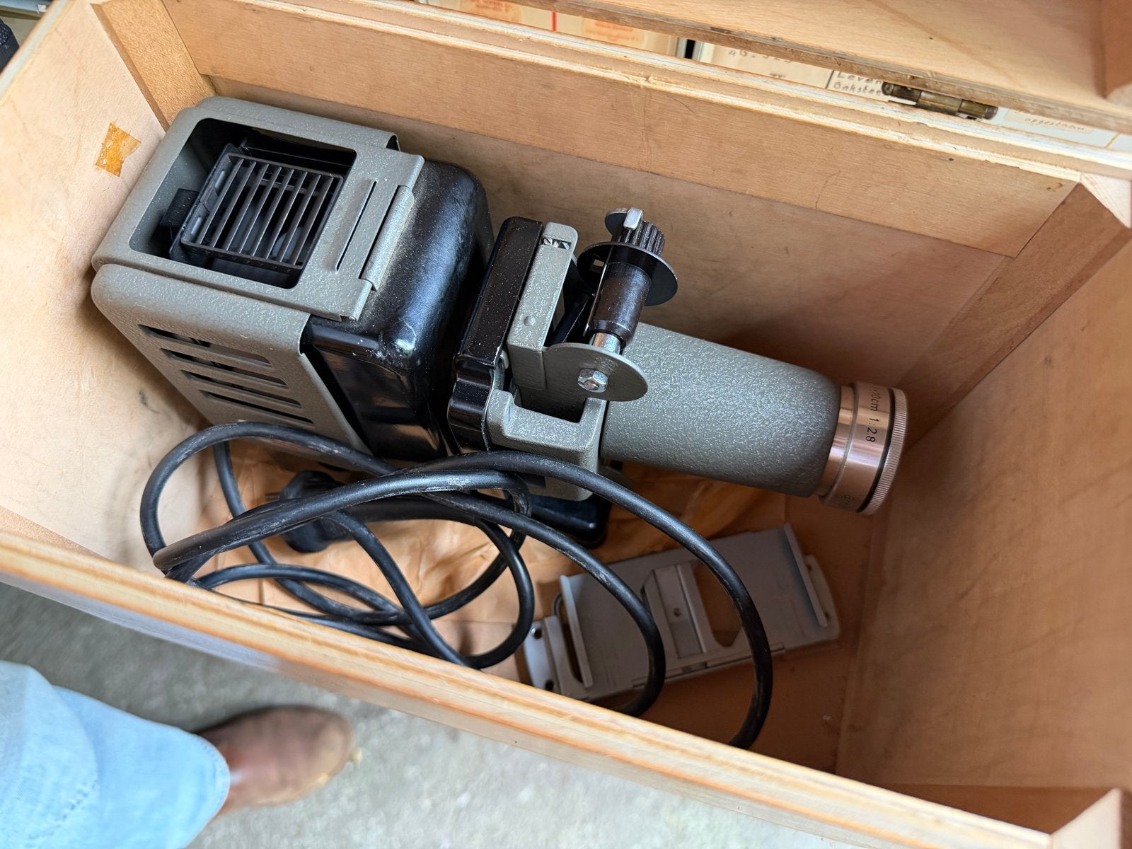 Leitz filmprojector in houten doos - Werkend, Ophalen, Accessoire