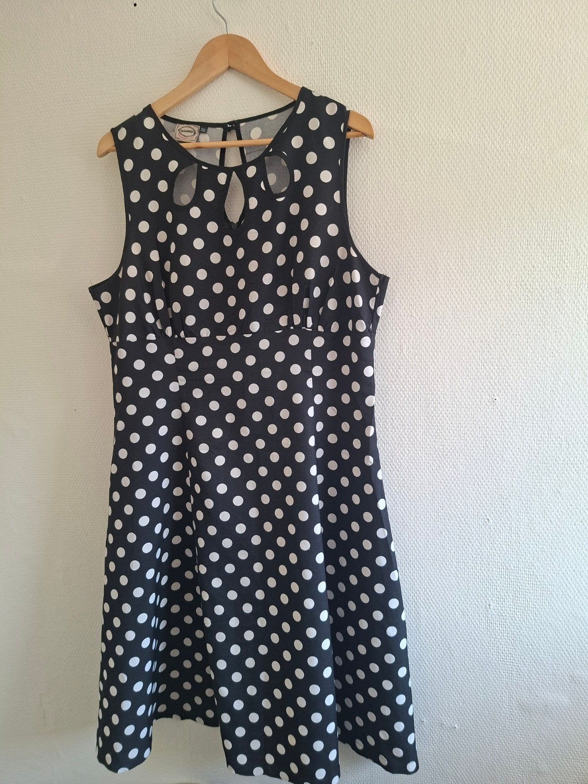 Zwarte Bannend Polkadot Jurk - Maat 44/46, Zwart, Maat 46/48 (XL) of groter, Ophalen of Verzenden, Knielengte