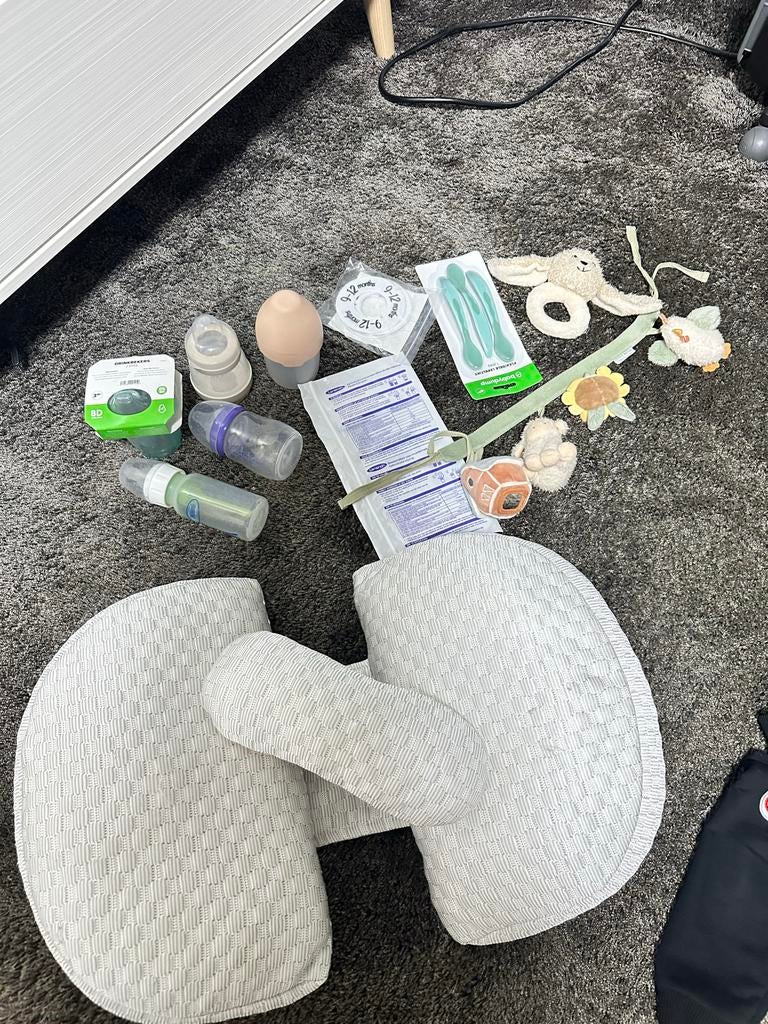 Babyartikelen pakket met voedingskussen en flessen, Ophalen of Verzenden, Gebruikt