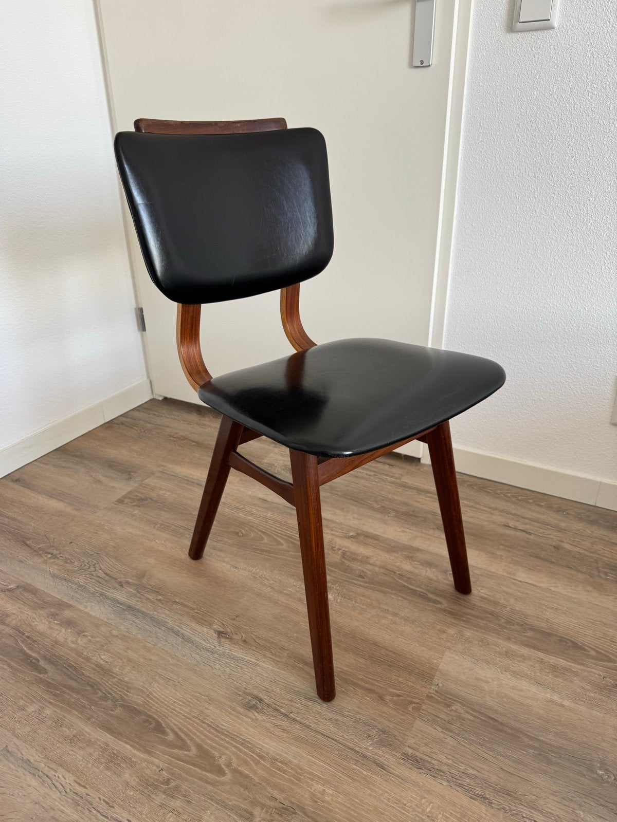 Vintage eetkamerstoel - Zwart kunstleer en hout, Ophalen