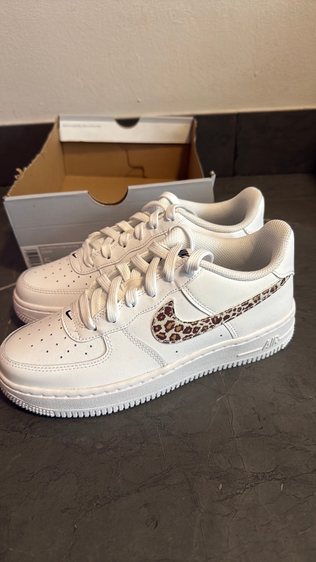 Nike Air Force 1 Leopard EUR 37,5, Ophalen of Verzenden, Zo goed als nieuw, Sneakers of Gympen
