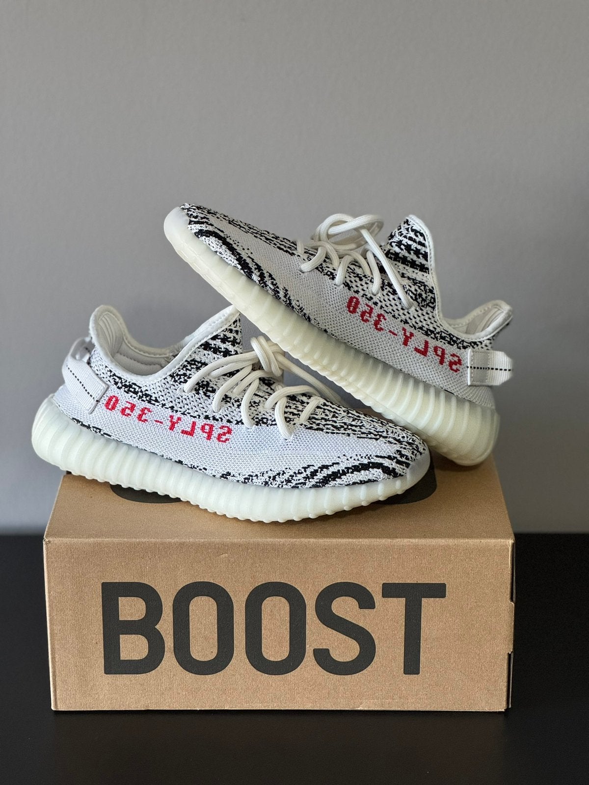 Adidas Yeezy Boost 350 V2 Zebra, Kleding | Dames, Schoenen, Nieuw, Sneakers of Gympen, Wit, Ophalen of Verzenden
