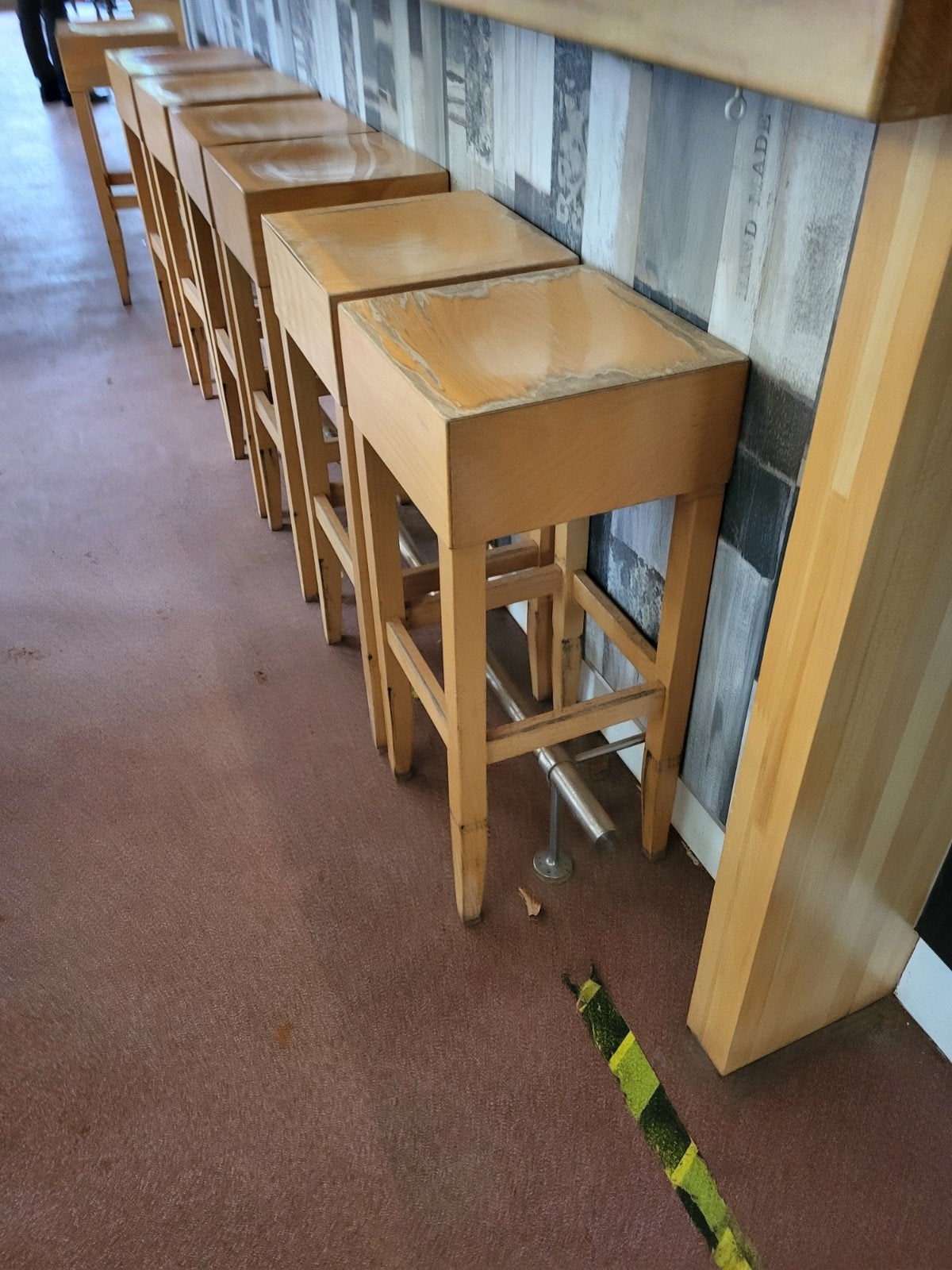 18 houten barkrukken - Gebruikt, Ophalen, Met voetsteun, 60 tot 90 cm, Hout