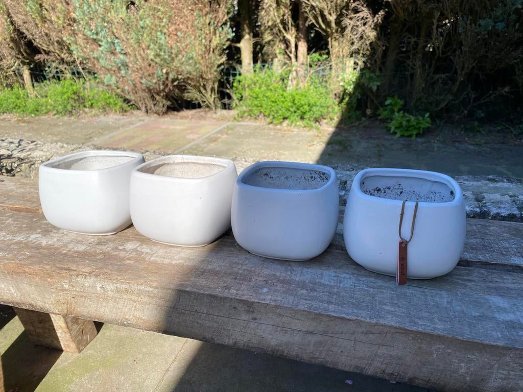 Vier witte plantenpotjes, Tuin en Terras, Bloempotten, Ophalen, Kunststof, Gebruikt, Vierkant
