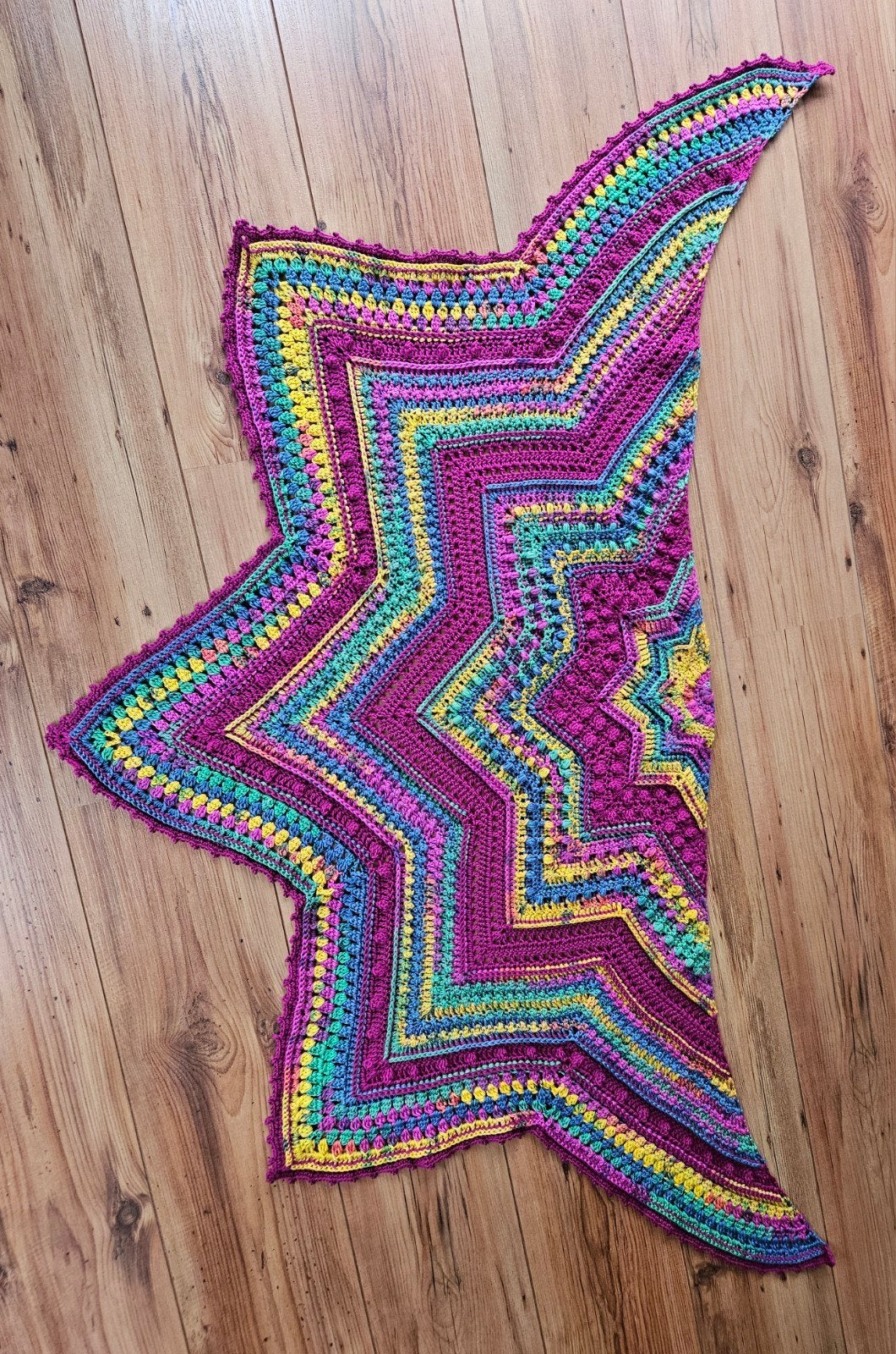 Unieke gehaakte omslagdoek in stervorm, kleurrijk en uniek, Kleding | Dames, Maat 42/44 (L), Nieuw, Ophalen of Verzenden, Handgemaakt