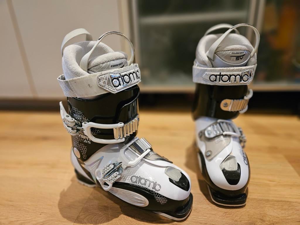 Atomic skischoenen - Comfortabele en stevige skischoenen 39, Sport en Fitness, Skiën en Langlaufen, 160 tot 180 cm, Gebruikt, Schoenen
