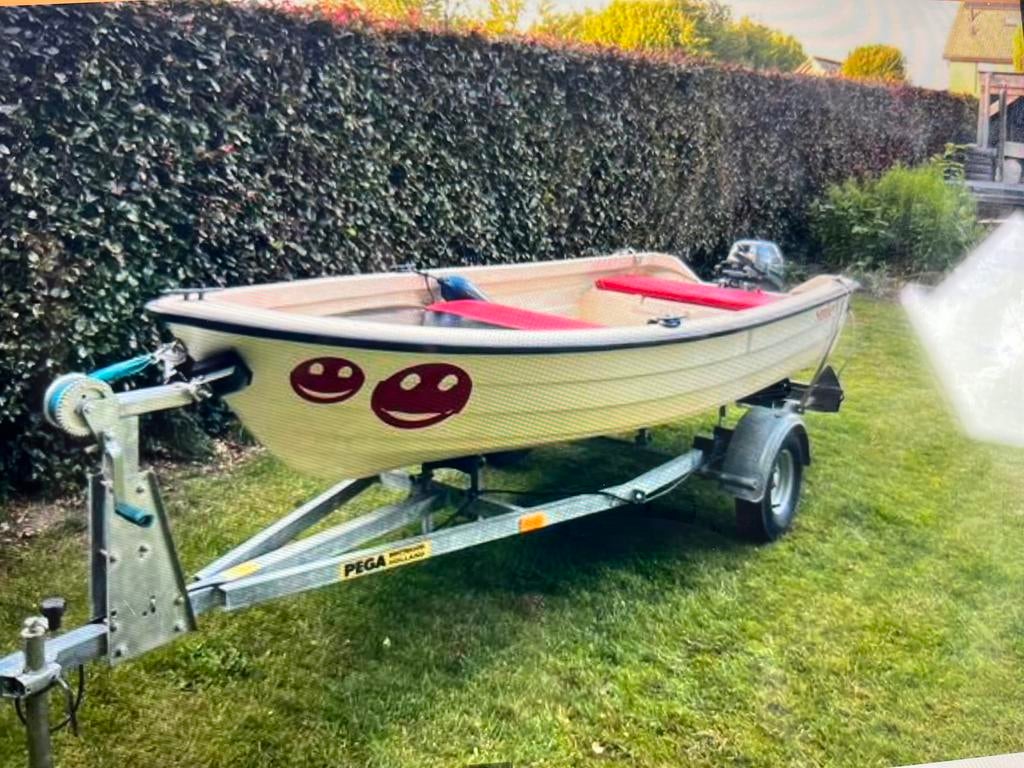 Toer/visboot met 8 pk inclusief trailer., Tot 10 pk, Ophalen of Verzenden, Zo goed als nieuw, Buitenboordmotor
