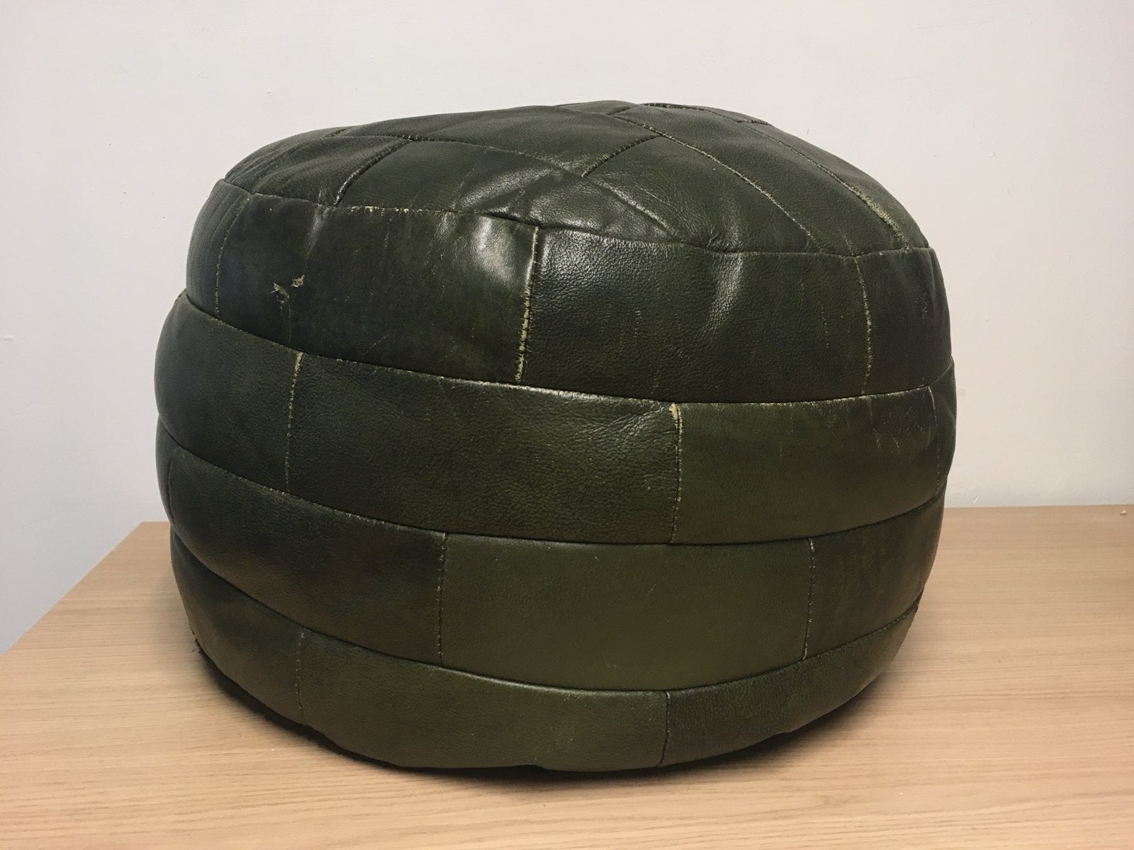 Leren poef Donkergroen Vintage lapjespoef, Gebruikt, Verzenden, Rond, 50 tot 75 cm
