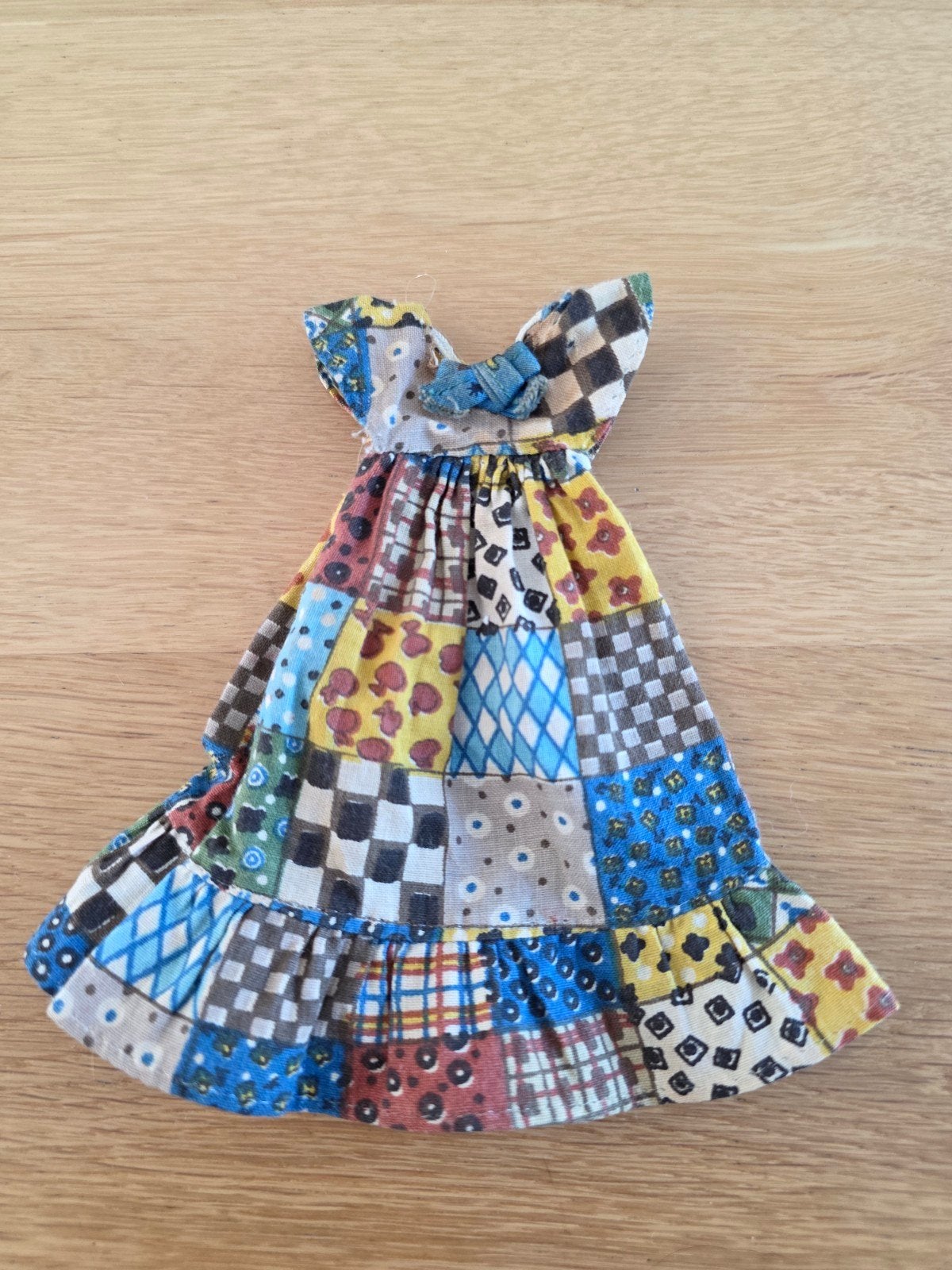 Vintage Barbie patchwork jurk, Ophalen of Verzenden, Gebruikt, Kleertjes