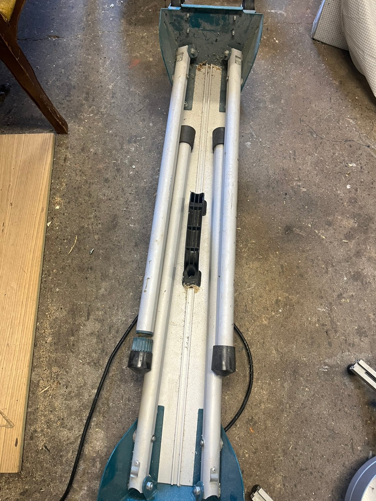 Foto 7 van Makita afkortzaag met onderstel
