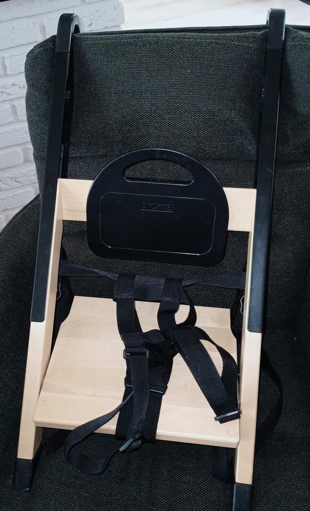 Stokke kinder opzet stoel. Zwart met hout. Handysitt., Kinderen en Baby's, Kinderstoelen, Ophalen of Verzenden, Zo goed als nieuw