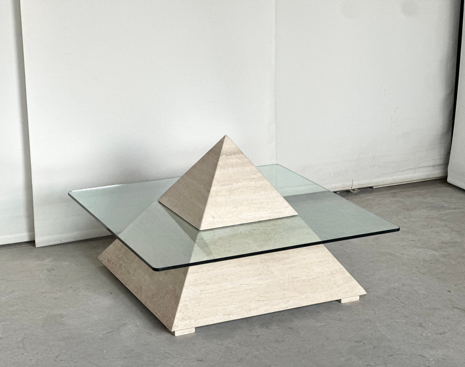 Vintage pyramid travertine coffeetable, Antiek en Kunst, Ophalen
