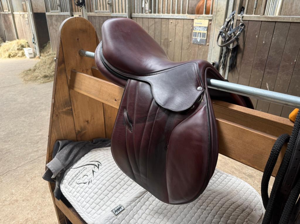 Butet Springzadel 17,5” 2025 Kalfsleder | Nieuwstaat !, Ophalen, Zo goed als nieuw, Springen