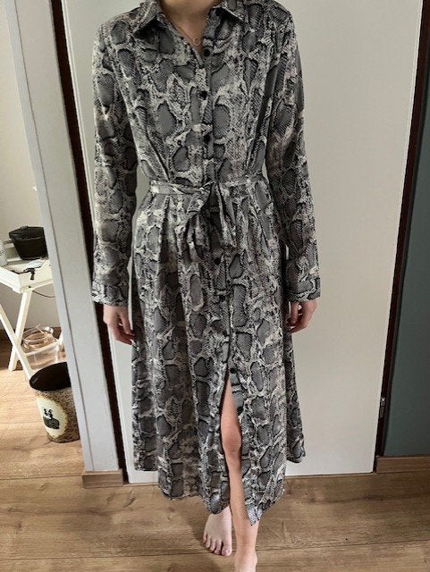 Jurk met slangenprint, Meerkleurig, Zo goed als nieuw, Maat 34 (XS) of kleiner, Onder de knie