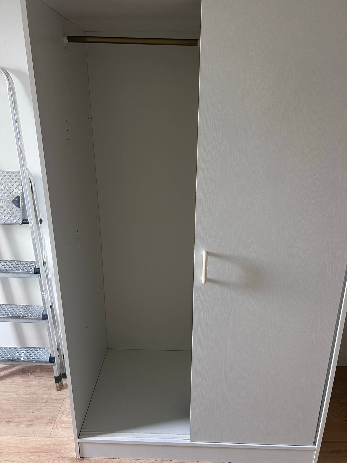 Gratis kledingkast met schuifdeuren, Ophalen, Gebruikt, 50 tot 100 cm, 150 tot 200 cm