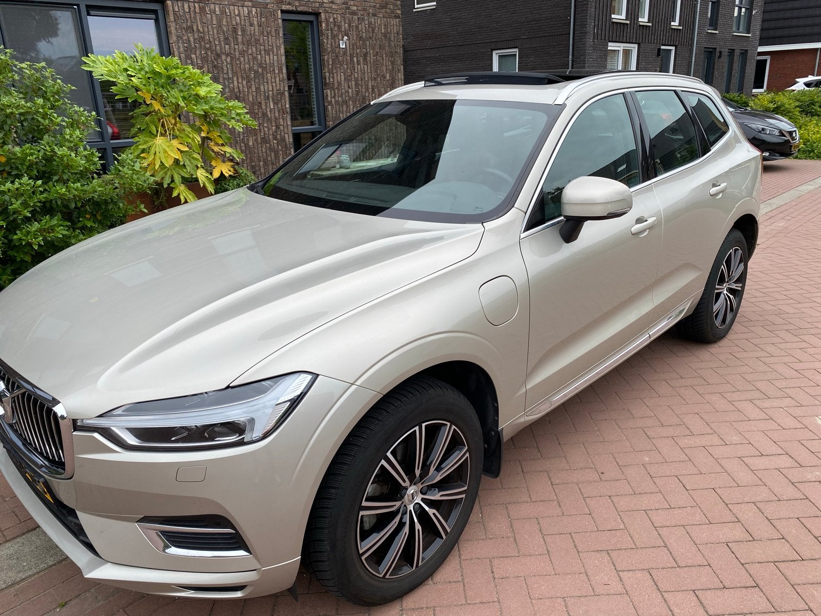 Volvo XC60 T5 Twin Engine Geartronic AWD 2020 Bruin, Auto's, Automaat, Euro 6, 138 €/maand, Plug-in hybride