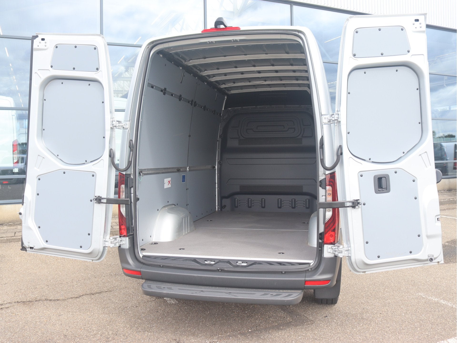 Mercedes-Benz Sprinter 319 CDI L2H2 | AIRCO/CAMERA/DISTRONIC, Auto's, Automaat, Gebruikt, 2000 kg, Mercedes-Benz