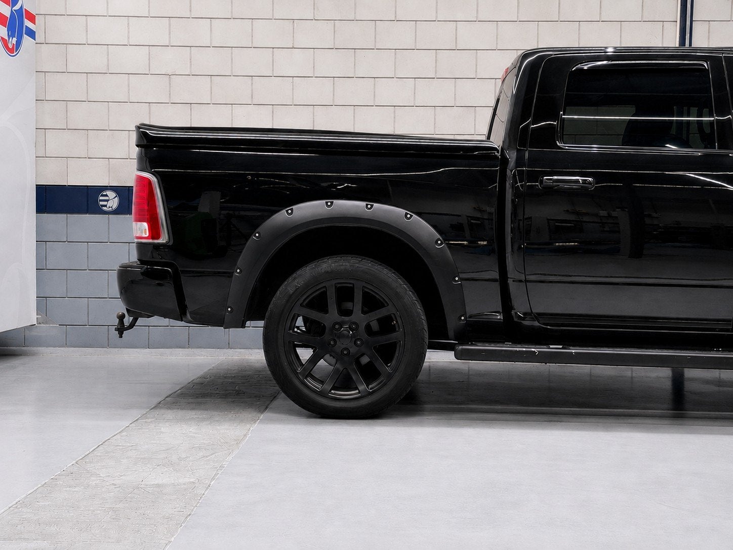 Dodge Ram 1500 Limited| Luchtvering 5.7L Hemi V8 4x4, Auto's, Automaat, Gebruikt, 5654 cc, Zwart